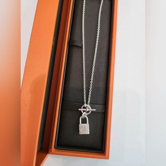 Hermès KELLY CADENAS 925 Sterling Silver Padlock Pendant Necklace - Picture 5 of 10